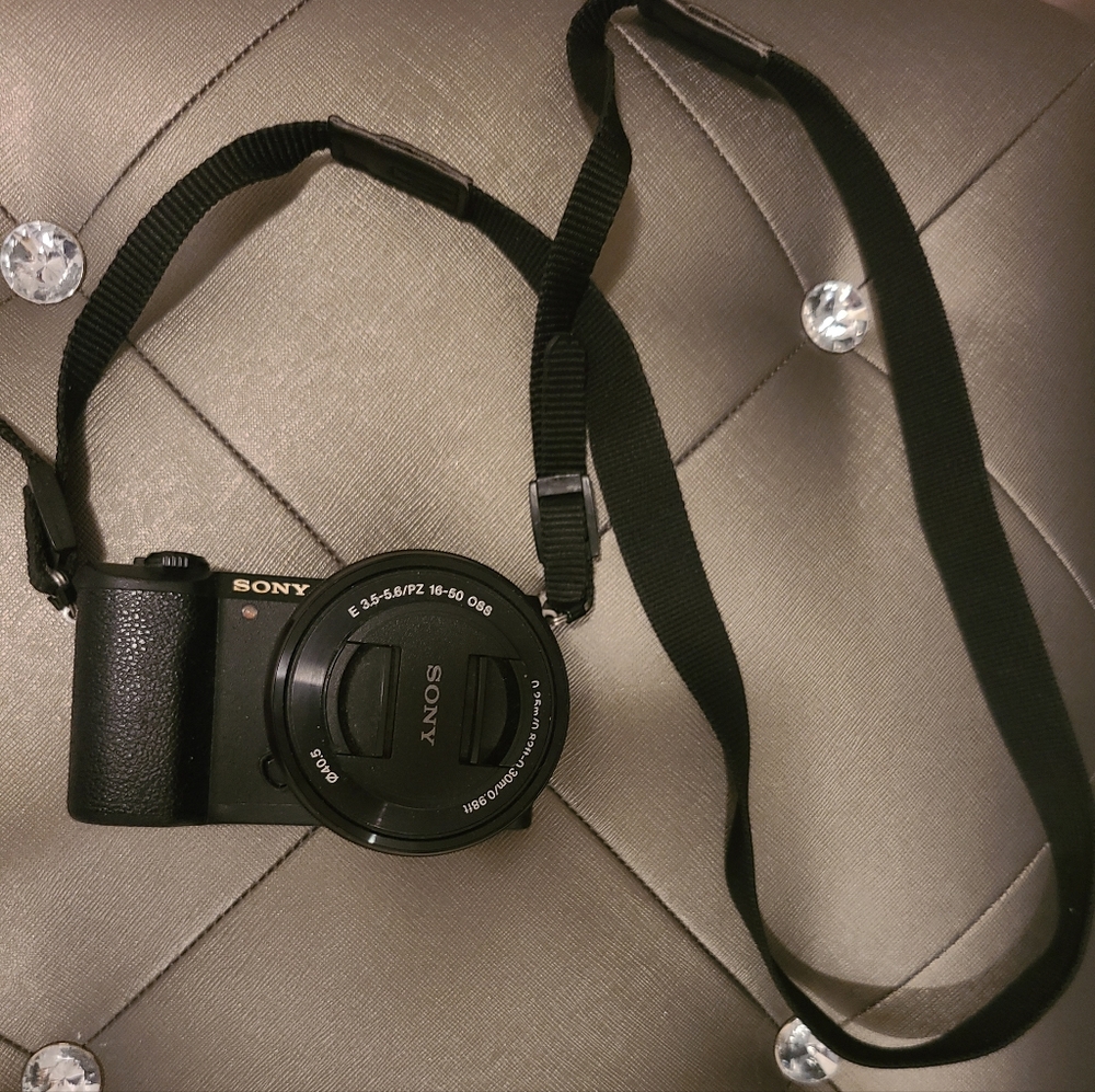 Sony Alpha a5100 Mirrorless Camera